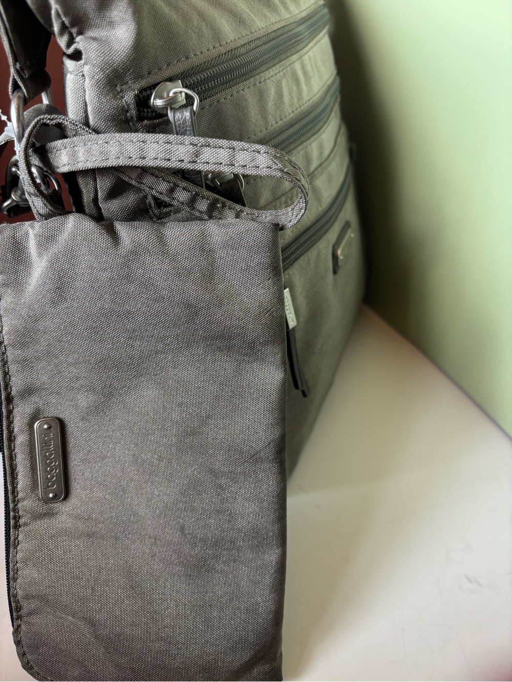 BAGGALLINI Gray Crossbody Organizer Bag, Matching RFID Wristlet - Picture 2 of 8